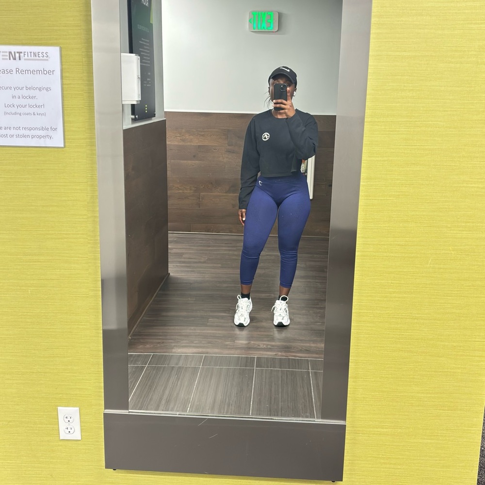 Black Sweatshirt and Blue Leggings
